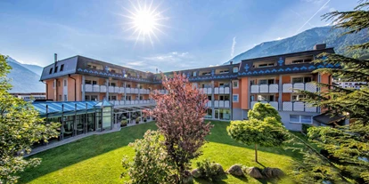 Wanderurlaub - Hotel-Schwerpunkt: Wandern & Biken - Lü - Hotelansicht - Aktiv-& Wellnesshotel Zentral