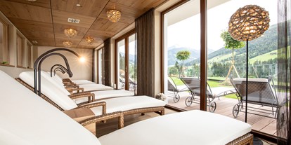 Wanderurlaub - Whirlpool - Herrliche Ausblicke im Panoramaruheraum - Alpbacherhof - Mountain & Spa Resort