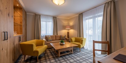 Wanderurlaub - Bettgrößen: Doppelbett - Bayerisch Gmain - Suite Taubensee Wohnraum - Hotel Ruhpoldinger Hof