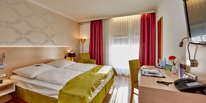 Wanderurlaub - Garten - Krün - Landhaus-Komfort Zimmer - Hotel am Badersee