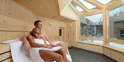 Wanderurlaub - kostenlose Wanderkarten - Krün - Sauna mit Zugspitzblick im Landhaus-Spa - Hotel am Badersee