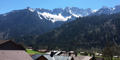 Wanderurlaub - Preisniveau: günstig - Oberstdorf - Blick auf die Pfannenhölzer - Bergsteiger-Hotel "Grüner Hut"