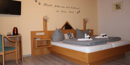 Wanderurlaub - Bettgrößen: Doppelbett - PLZ 94249 (Deutschland) - Pension Sonnleit´n Ihr Urlaub mit Hund
