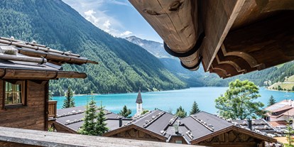Wanderurlaub - Wanderschuhe: 2 Wanderschuhe - Südtirol - Edelweiss Hotel & Chalets