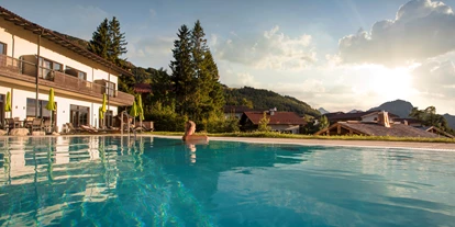 Wanderurlaub - Pools: Infinity Pool - Grießau (Häselgehr) - Alpin Lodges Oberjoch