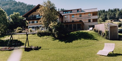 Wanderurlaub - Touren: Trailrunning - Allgäu / Bayerisch Schwaben - Das Naturhotel Chesa Valisa Außenansicht - Das Naturhotel Chesa Valisa****s