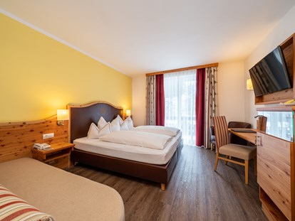 Wanderurlaub - Wanderschuhe: 3 Wanderschuhe - Döbriach - Doppelzimmer Komfort - Hotel GUT Trattlerhof & Chalets****