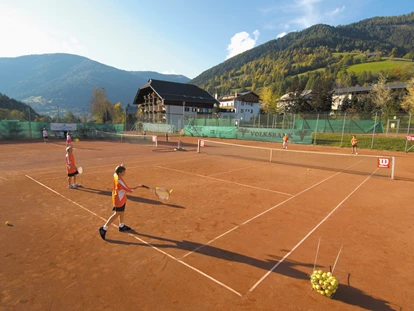 Wanderurlaub - Bettgrößen: Doppelbett - Unterburgstallberg - hauseigene Tennisplätze - Hotel GUT Trattlerhof & Chalets****