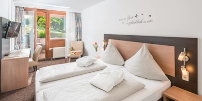 Wanderurlaub - Whirlpool - Fluorn-Winzeln - Doppelzimmer Standard Beispielbild - Hotel-Resort Waldachtal