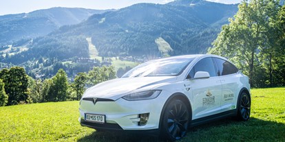 Wanderurlaub - Preisniveau: gehoben - Hauseigener Tesla X100D Verleih - Trattlers Hof-Chalets
