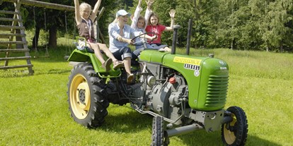Wanderurlaub - Preisniveau: gehoben - Oldtimer Traktoren Verleih - Trattlers Hof-Chalets