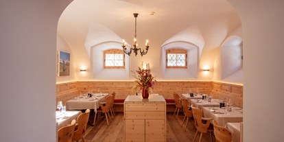Wanderurlaub - Schuhputzmöglichkeit - St. Moritz - Enoteca & Osteria Murütsch im historischen Gewölbe - Parkhotel Margna