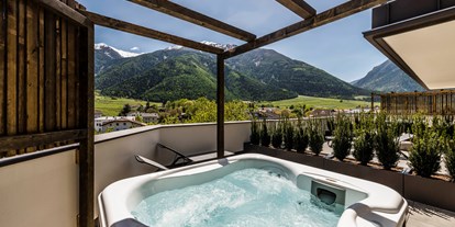 Wanderurlaub - geführte Touren - Lana bei Meran - Alpenrelaxzimmer mit Whirlpool - Hotel Mein Matillhof  ****s