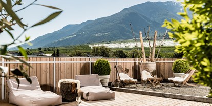 Wanderurlaub - Pools: Innenpool - Trentino-Südtirol - Panoramaterrasse mit Vinschger Bergblick - Hotel Mein Matillhof  ****s