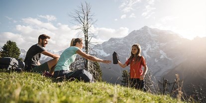 Wanderurlaub - Wanderschuhe: 4 Wanderschuhe - Trentino-Südtirol - Wandern in Latsch und Umgebung - Hotel Mein Matillhof  ****s