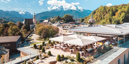 Wanderurlaub - Ausrüstungsverleih: Rucksäcke - Ramsau (Berchtesgadener Land) - Terrasse oben auf dem PANAORAMA Restaurant. Essen, entspannen und bestaunen. - Hotel Edelweiss-Berchtesgaden
