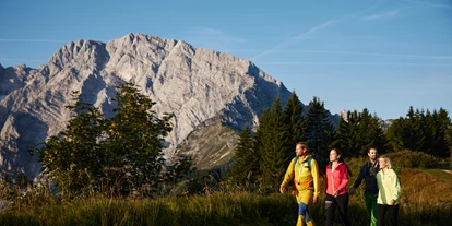 Wanderurlaub - Infopoint - Schlaming - Frische Bergluft beim Wandern mit Freunden und Familie genießen. - Hotel Edelweiss-Berchtesgaden
