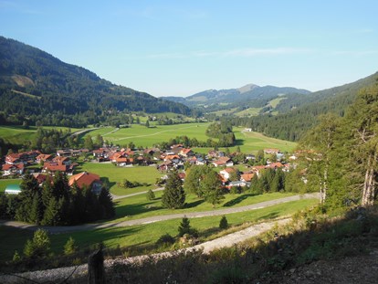 Wanderurlaub - Touren: Bergtour - Füssen - Berg- und Aktivhotel Edelsberg, Bad Hindelang-Unterjoch, Blick auf Dorf Unterjoch - Berg- und Aktivhotel Edelsberg GmbH