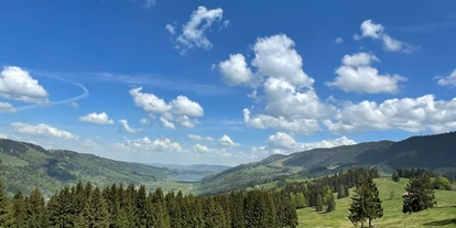 Wanderurlaub - Massagen - Ofterschwang - Allgäuer Frühling (Hündle) Blick auf den Alpsee in Immenstadt  - Lindner Hotel Oberstaufen Parkhotel