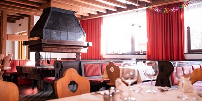 Wanderurlaub - Schwierigkeit Klettersteig: D - Restaurant mit offenen Kamin. - Pirker’s Natur & Bio Familienhotel