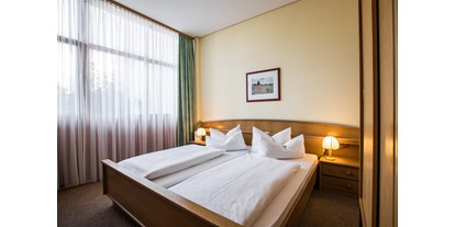Wanderurlaub - Ausrüstungsverleih: Teleskopstöcke - Deutschland - Zimmerbeispiel Doppelzimmer Weinzierl im AktiVital Hotel - AktiVital Hotel 