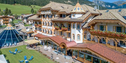 Wanderurlaub - Ausrüstungsverleih: Kindertrage - Wolkenstein-Gröden - Renè - Dolomites Boutique Hotel