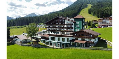 Wanderurlaub - Umgebungsschwerpunkt: Berg - Gröbming - Unser Hotel mit Gipfelbahn Hochwurzen  - Hotel Waldfrieden