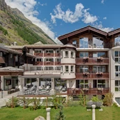 Wanderhotel - Aussenansicht Sommer  - SchlossHotel Zermatt