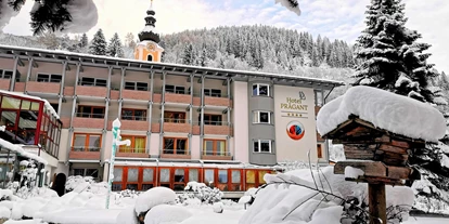 Wanderurlaub - Ausrüstungsverleih: Rucksäcke - St. Nikolai (Krems in Kärnten) - Außenansicht im Winter - Hotel Prägant ****