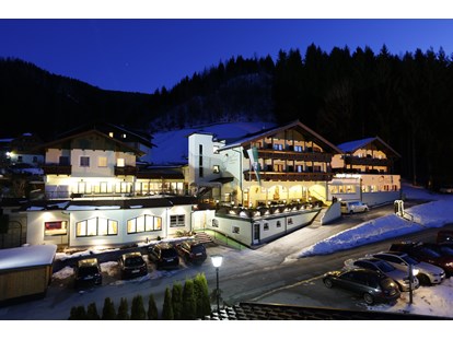 Wanderurlaub - Parkplatz: kostenlos beim Hotel - Panoramahotel Gürtl im Winter - Panoramahotel Gürtl