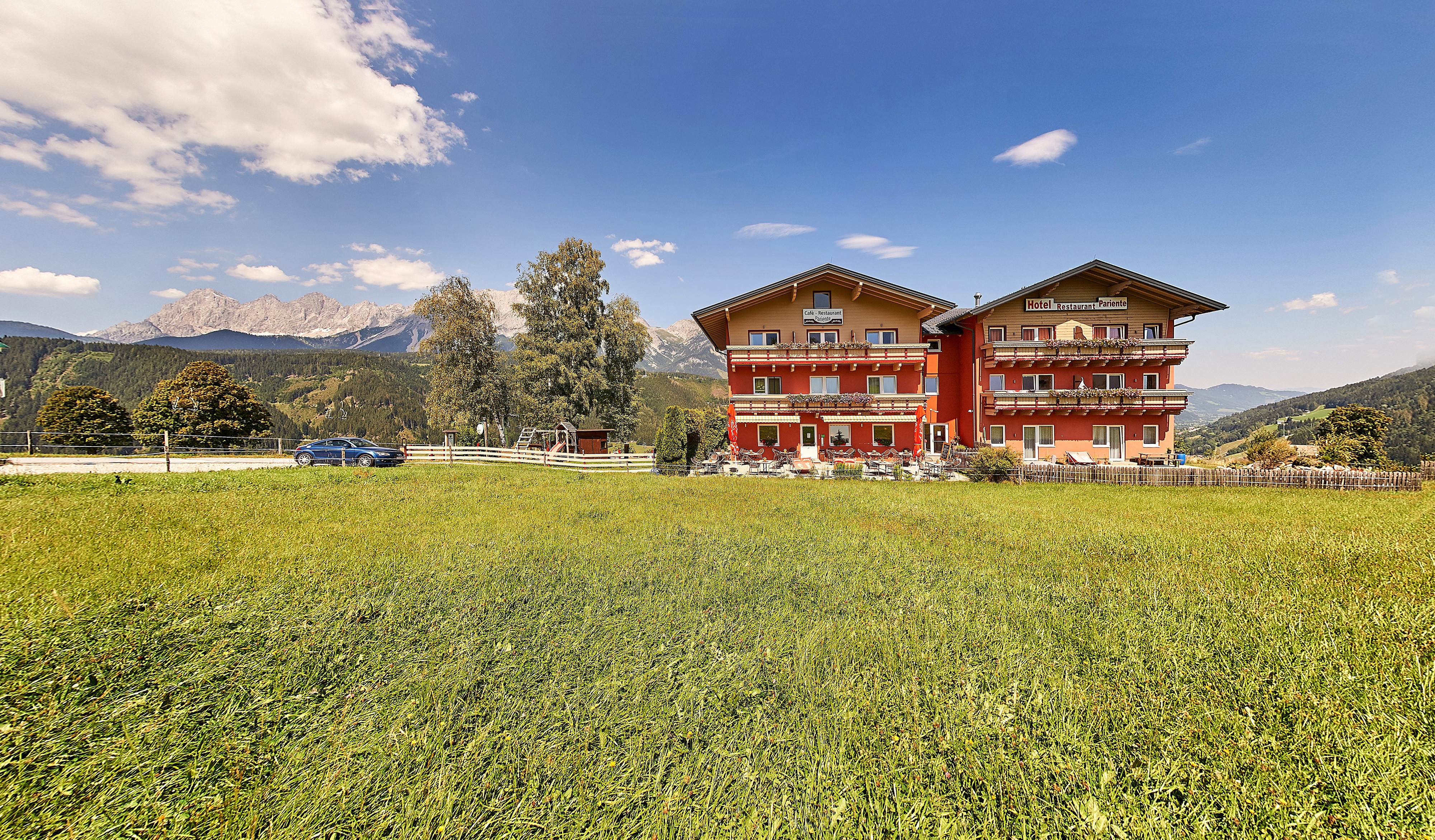 Wanderhotel - Hotel Pariente im Sommer - Hotel Restaurant Pariente