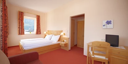 Wanderurlaub - Bettgrößen: Doppelbett - Weißenbach (Haus) - Doppelzimmer Standard - Hotel Restaurant Pariente