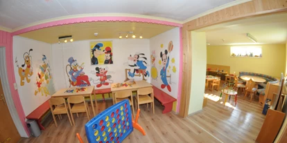 Wanderurlaub - Familienwanderung - Weißenbach (Haus) - Kinderspielzimmer - Apparthotel Bliem