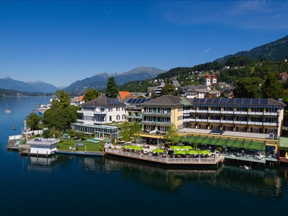 Wanderurlaub - Bergsee - Döbriach - Hotelansicht im Sommer - Seeglück Hotel Forelle