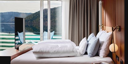 Wanderurlaub - Bettgrößen: Doppelbett - Hochegg (Stockenboi) - Direkt vom Bett aus auf den See blicken - Seeglück Hotel Forelle