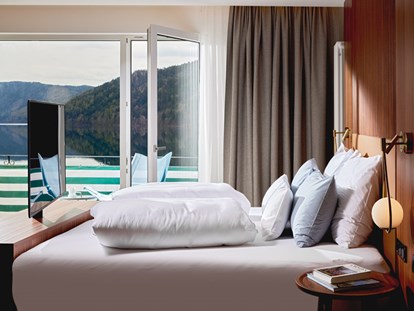 Wanderurlaub - Bergsee - Döbriach - Direkt vom Bett aus auf den See blicken - Seeglück Hotel Forelle