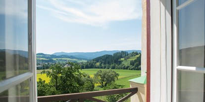Wanderurlaub - Umgebungsschwerpunkt: See - Steiermark - Ausblick ins Tal - Hotel Landsitz Pichlschloss