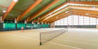 Wanderurlaub - Göstritz - Tennishalle - Hotel Schneeberghof 