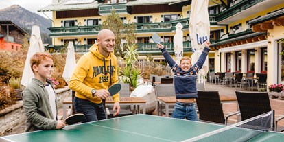 Wanderurlaub - Pools: Außenpool beheizt - Salzkammergut - Tischtennis - Spaß mit der ganzen Familie - Familienhotel Sommerhof