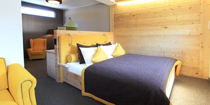 Wanderurlaub - geführte Klettertour - Sonnhalb - Premium Doppelzimmer mit phantastischer Aussicht auf den Gosaukamm - Familienhotel Sommerhof