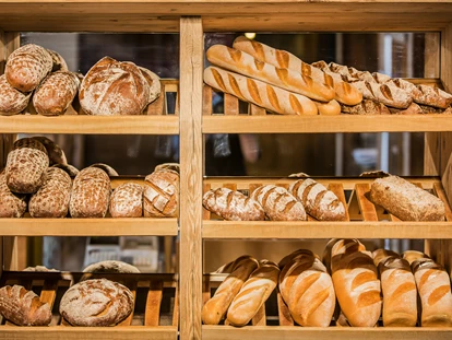 Wanderurlaub - Familienwanderung - Bergen (Landkreis Traunstein) - frisches Brot aus der hauseigenen Backstube - Familien und Vitalhotel Mühlpointhof ***S