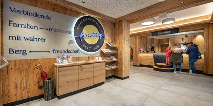 Wanderurlaub - Lunchpaket - Großarl - Unsere neue Rezeption - Familotel Zauchenseehof