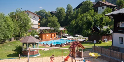 Wanderurlaub - Schuhputzmöglichkeit - Schlaming - Garten/Pool Sommer - Familienresort Reslwirt****