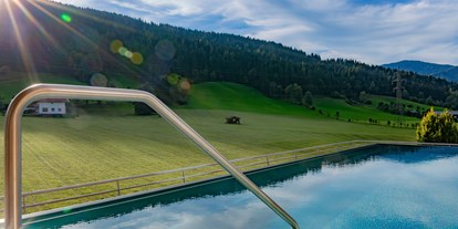 Wanderurlaub - Pools: Infinity Pool - Hüttschlag - Infinity-Außenpool - Hotel Tirolerhof - mein Haus mit Herz!