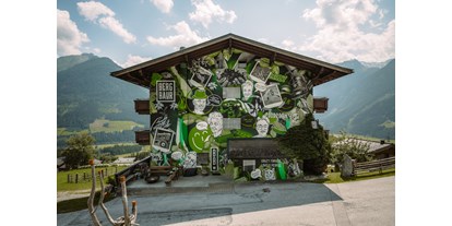 Wanderurlaub - vegetarisches Essen - Königsleiten - Alpine Jungle (Mural Art) - BergBaur