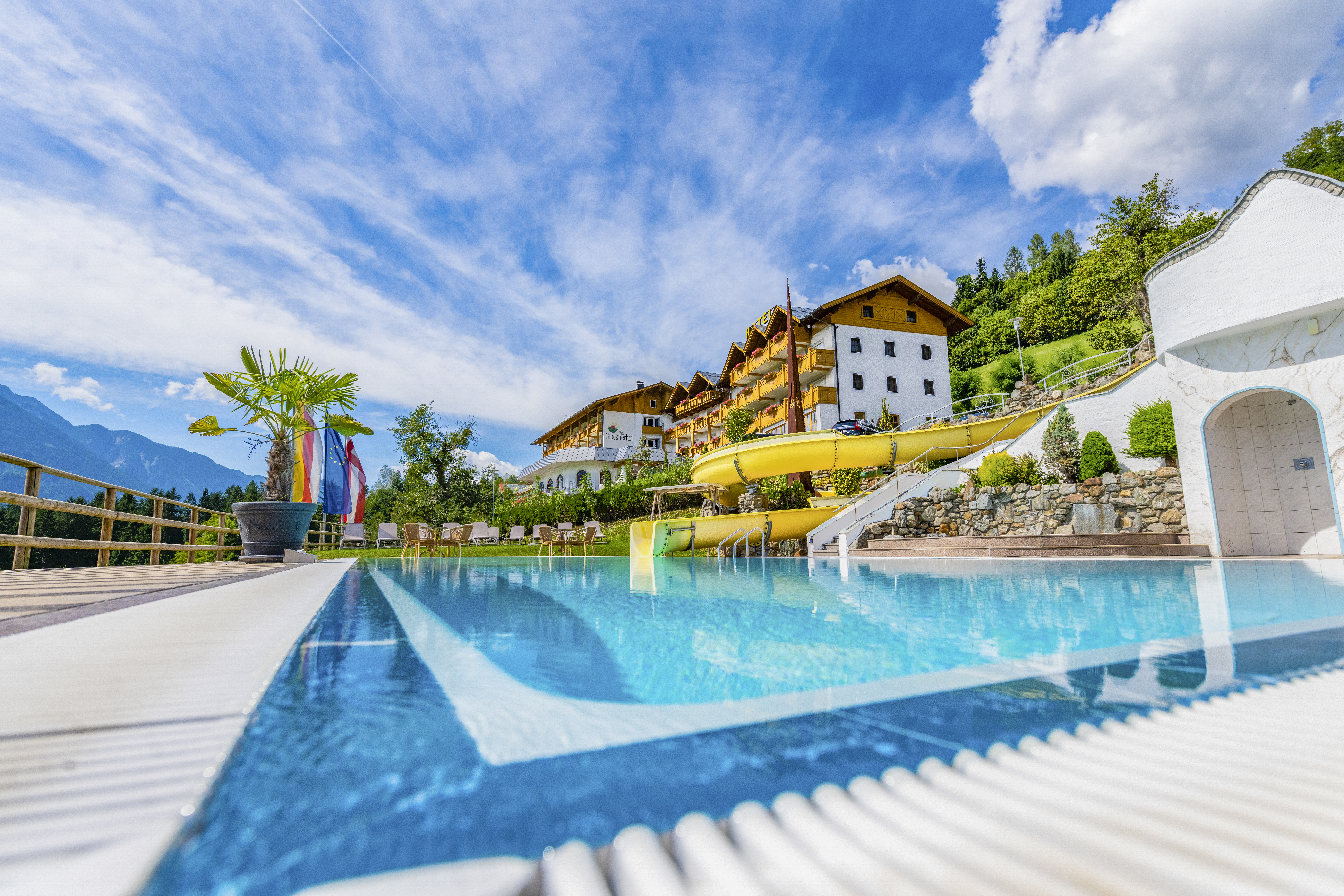 Wanderurlaub: Freibad mit Wasserrutsche - Hotel Glocknerhof