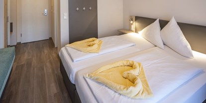 Wanderurlaub - Schuhputzmöglichkeit - Eschlkam - Unser Economy Doppelzimmer - Sonnenhotel Bayerischer Hof
