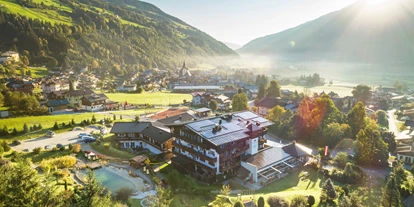Wanderurlaub - Hüttenreservierung - Mayrhofen (Mittersill) - Luftaufnahme des Hotel Hubertus - Hotel Hubertus