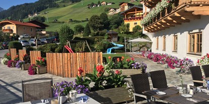 Wanderurlaub - Kinderbecken - Österreich - Frühstück auf unserer Sonnenterrasse. - Hotel Johanneshof Grossarl 