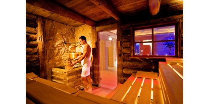 Wanderurlaub - geführte Klettertour - Niederdorf (Trentino-Südtirol) - Finnische Sauna
Das klassische, trockene Heißluftbad (80° - 100°) in der gemütlichen Holzsauna. Zur Entspannung, Entschlackung und Stärkung des Immunsystems. - Almhof Hotel Call